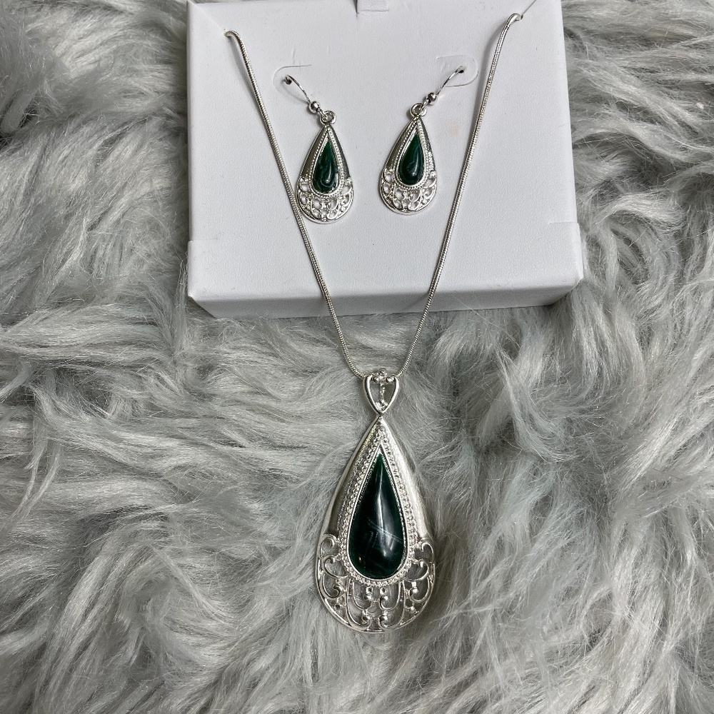 Teardrop Jewelry Set, NWOT